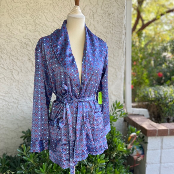 Sam Edelman Blue and Red Patterned Robe - Picture 2 of 7